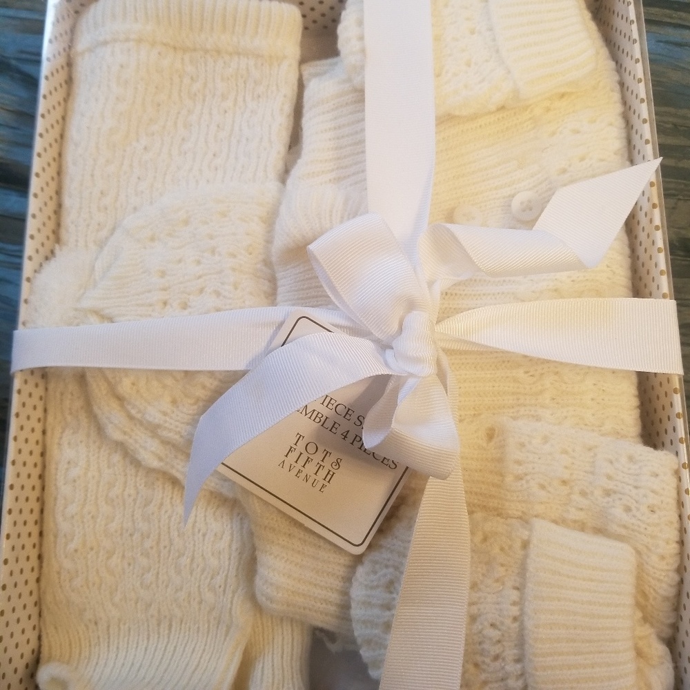 saks fifth avenue newborn knitted set
